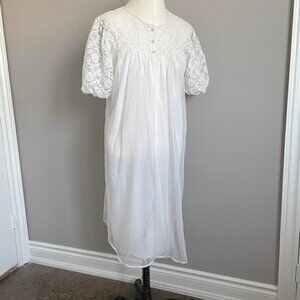 Vintage 60s White Double Layered Semi-Sheer Chiffon Robe Peignoir - M/L